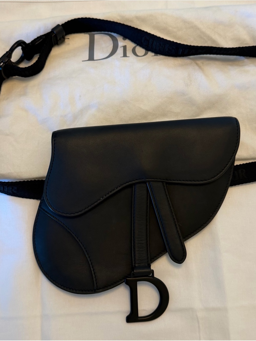 Dior Ultra matte Black clad skin Saddle Belt Bag with 'D' Charm - Picture 3 of 8
